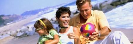 Naar het strand met familie en kinderen Naar het strand met familie en kinderen