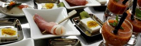 Tapas eten tijdens een avondje uit Tapas eten tijdens een avondje uit