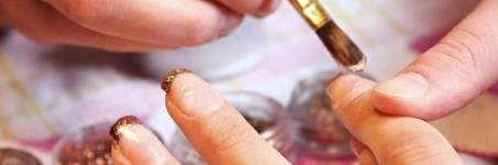 Nagelbehandeling tijdens uw beautydag Nagelbehandeling tijdens uw beautydag
