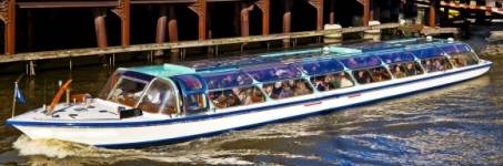 Rondvaart maken door Amsterdam Rondvaart maken door Amsterdam