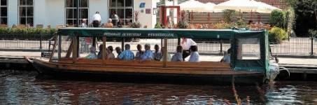 Rondvaart in Giethoorn Rondvaart in Giethoorn
