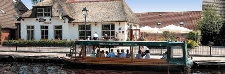 Dagje uit in het Overijsselse Giethoorn Dagje uit in het Overijsselse Giethoorn
