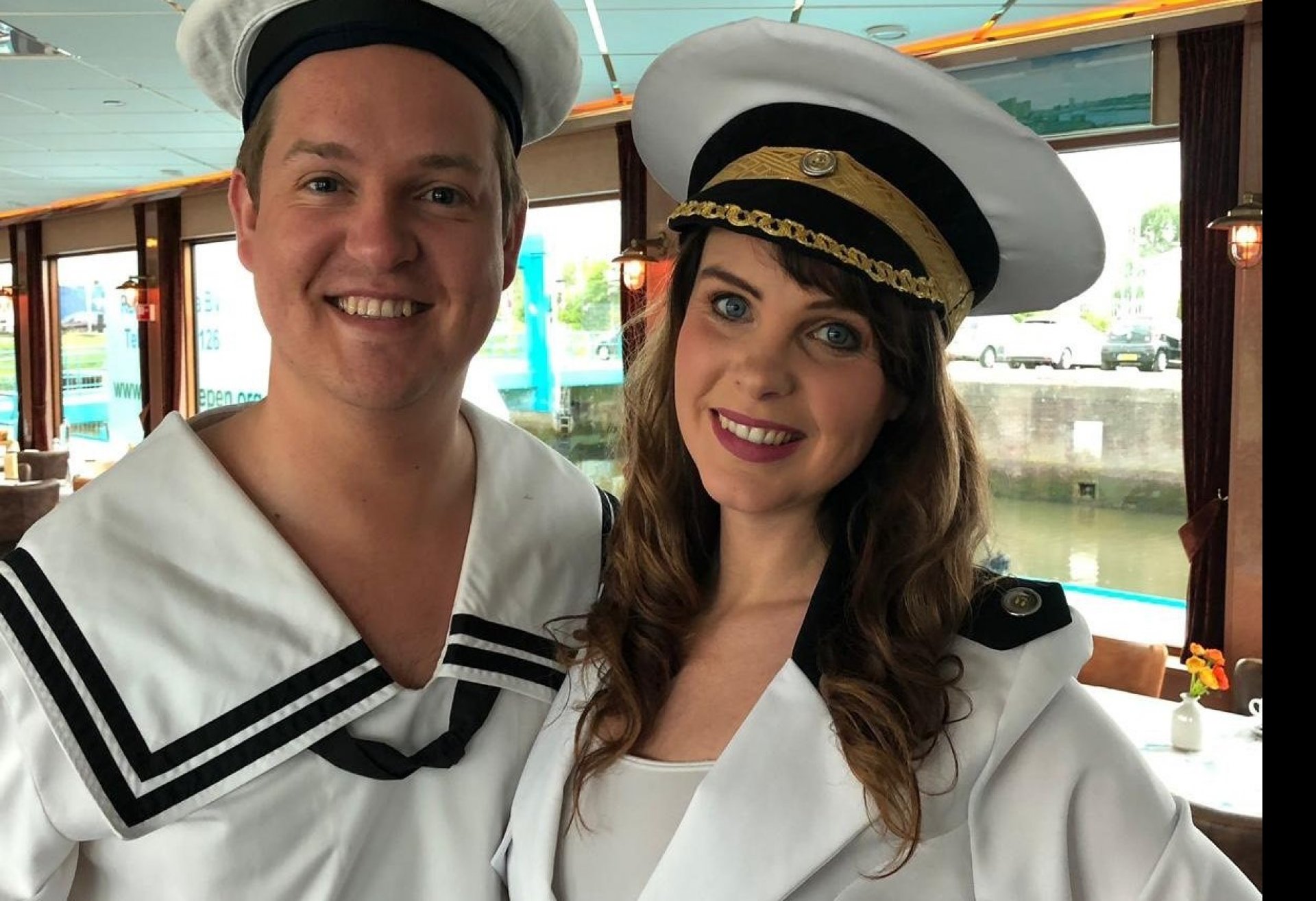 Partycruise around the world- Havencruise met zang en dans door Rotterdam