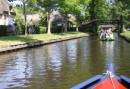 Bootje varen door Giethoorn