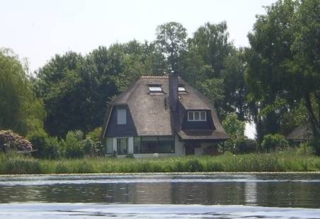 Avondrondvaart in Giethoorn vanaf 2 personen ook leuk als bedrijfsuitje!