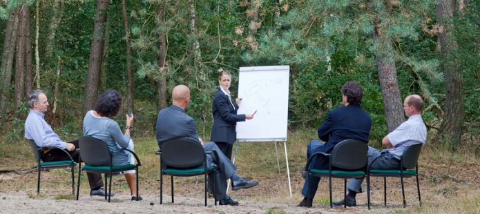 Vergadering buiten bij Hotel Bergse Bossen