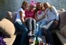 Sloep varen door Den Bosch