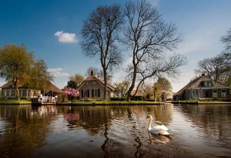 Varen tijdens de avond uren in het Sfeervolle Giethoorn - Bedrijfsuitje na sluitingstijd