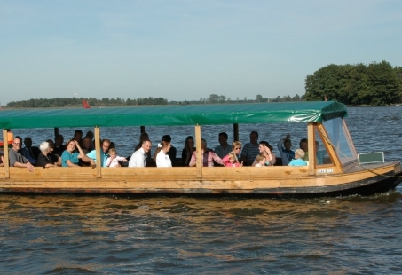 Rondvaart maken door Giethoorn