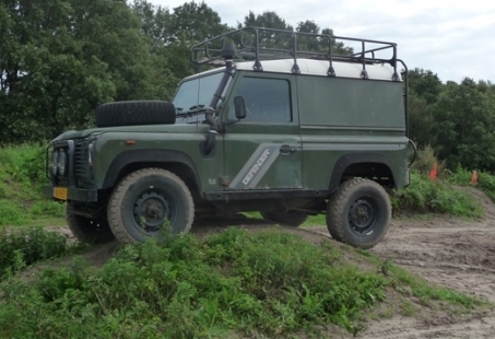 Bedrijfsuitje op de Veluwe - Ga op Safari met een echte stoere Land Rover