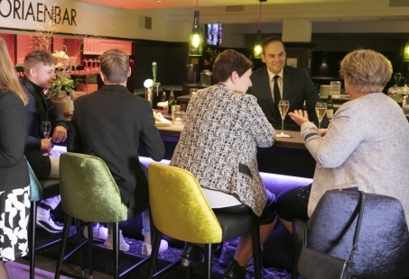 Gezellige bar in het hotel