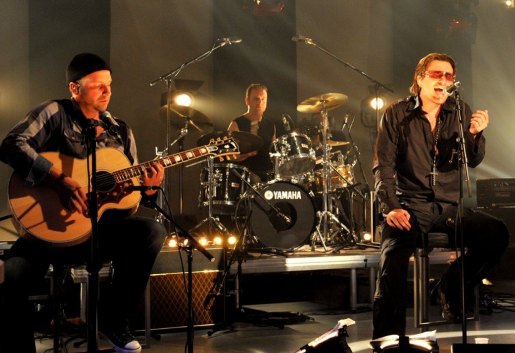 Genieten van een avondje U2two Live Unplugged + nachtje slapen aan de kust