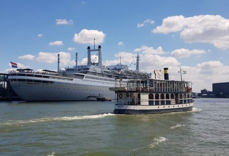 Rondvaart inclusief Diner - 2.5 uur varen langs de Rotterdamse havens