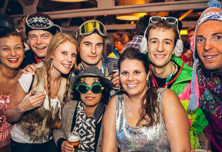 Super groepsuitje Skihut op de Maas - Themafeest met Rondvaart vanuit Heusden