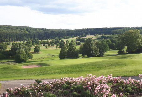 Golfen op golfbaan Zierenberg Gut Escheberg in Duitsland