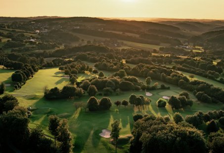 Exclusieve Golfaanbieding in Wuppertal - 2-daags Golfarrangement met 2 greenfees op heuvelachtige golfbanen