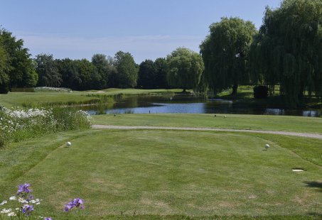 Golfarrangement met verblijf in authentieke kasteelhoeve en golfen bij Golf en Country club Hoenshuis