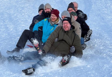 Rutschen mit Anton - Teambuilding in de sneeuw