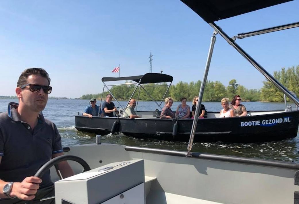 Varen in de Biesbosch! Met de hele groep in een luxe fluisterstille sloep!